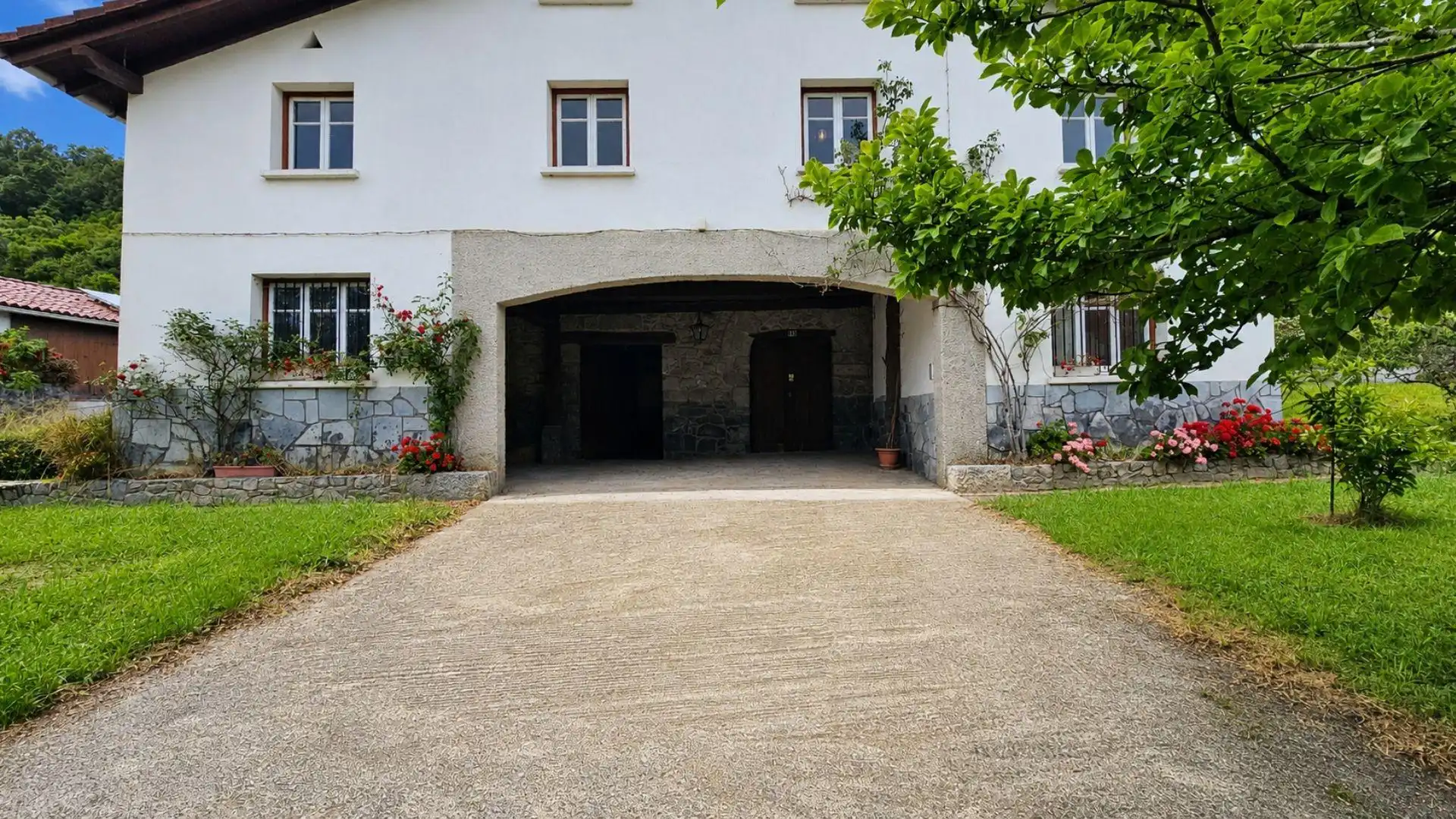 Vista exterior de Casa o xalet en venda en Markina-Xemein amb Jardí privat