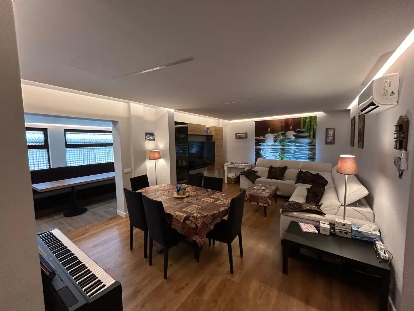 Sala de estar de Casa adosada en venta en Ciudad Real con Aire acondicionado, Calefacción y Jardín privado