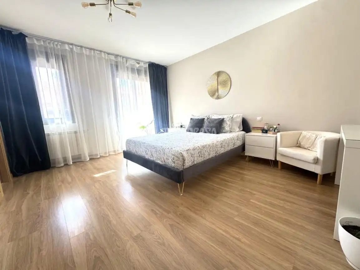 Bedroom of Detached homes for sale in Alcalá de Henares  with Air Conditioner, Terrace and Community pool