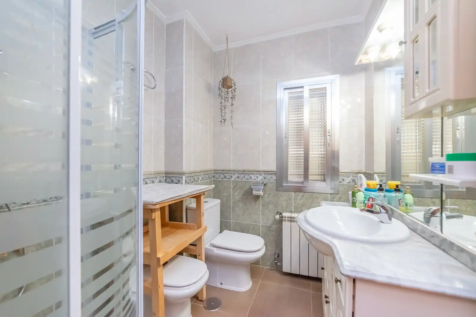 Baño de Piso en venta en Parla con Calefacción y Terraza