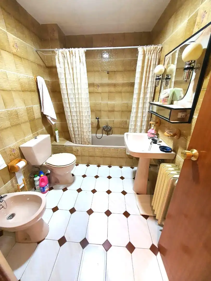Baño de Piso en venta en Quesada con Calefacción y Terraza