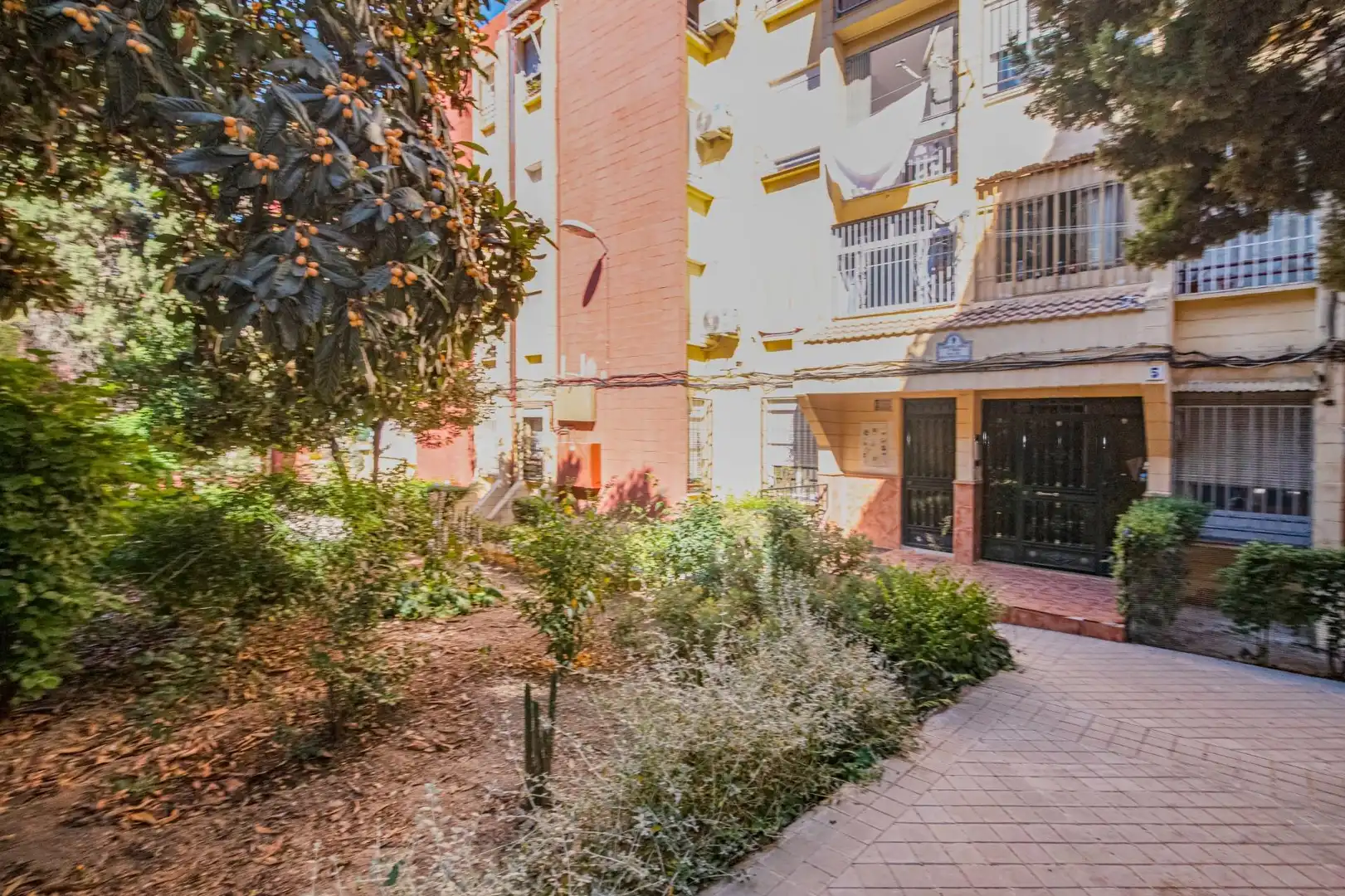 Exterior view of Flat for sale in Granada  with Air Conditioner, Private garden and Terrace