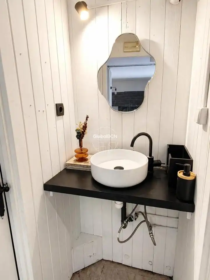 Commercial properties for transfer in Del Taulat, El Poblenou