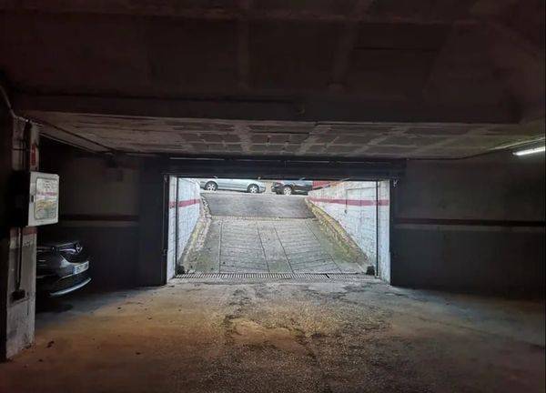 Garaje en Venta en Plaça Osona, 9 en Estadi - Santa Anna