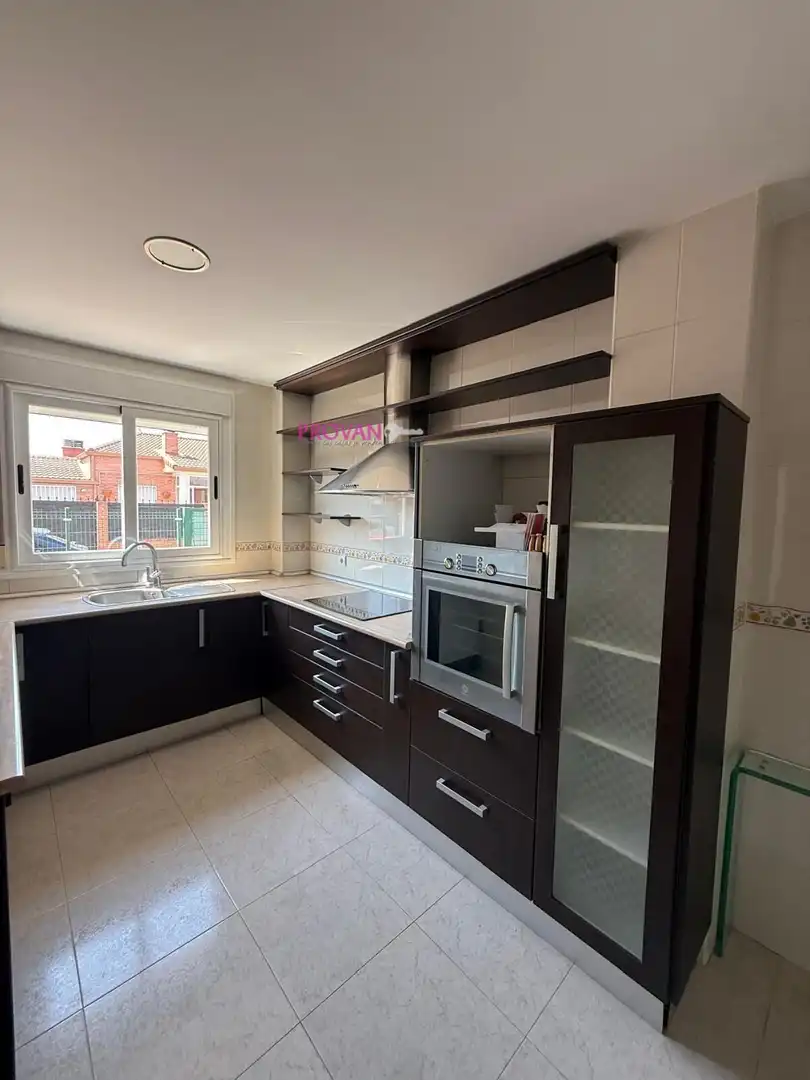 Cocina de Casa adosada en venta en Galápagos con Calefacción y Jardín privado