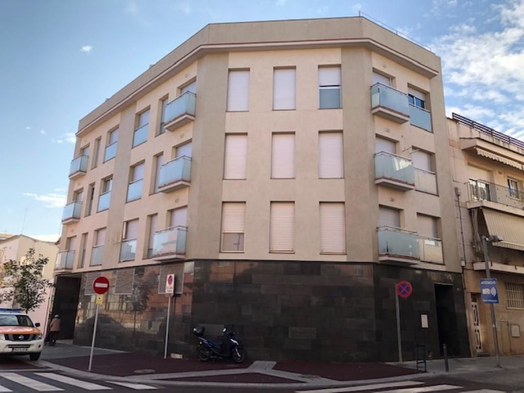 Vista exterior de Edifici en venda en Viladecans