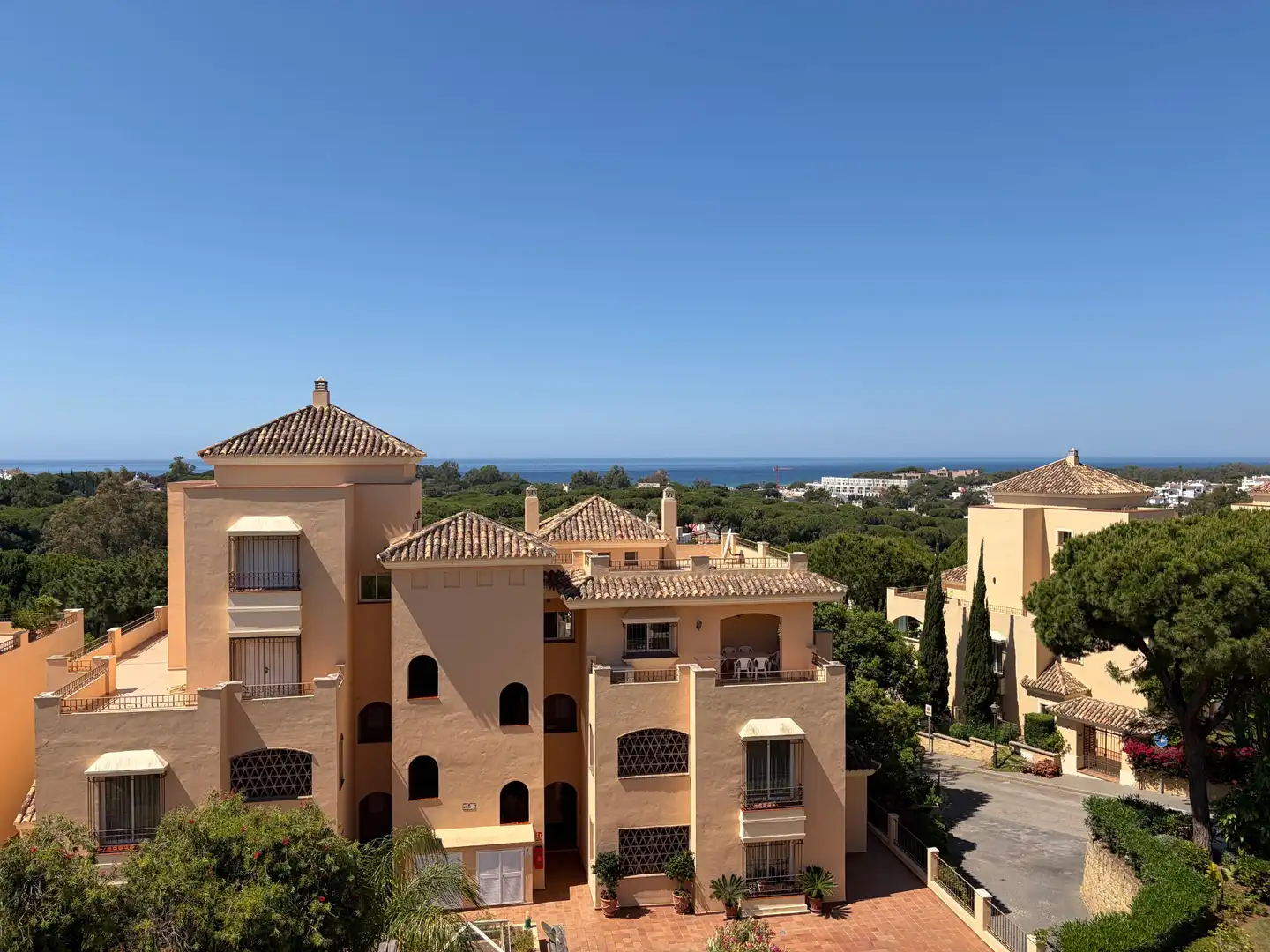 Vista exterior de Àtic en venda en Marbella amb Aire condicionat, Calefacció i Terrassa