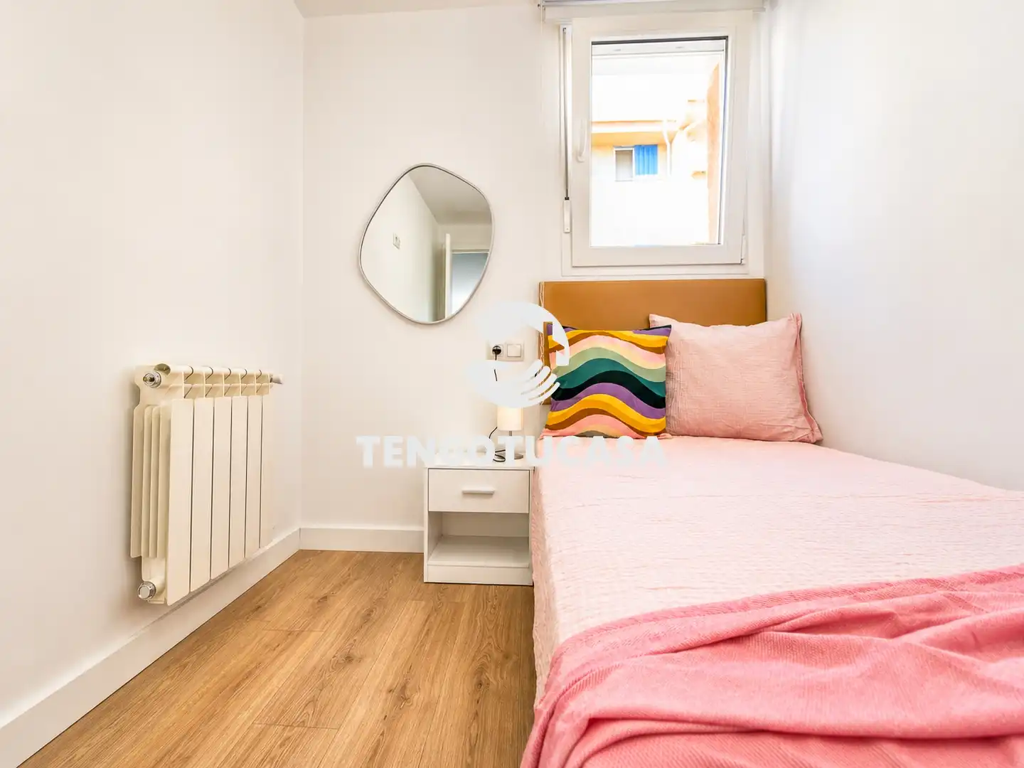 Bedroom of Flat for sale in Madrid  with Air Conditioner, Furnished and Oven
