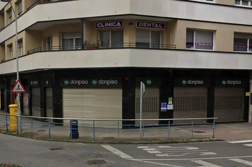 Local comercial de lloguer a Mikeldi Kalea