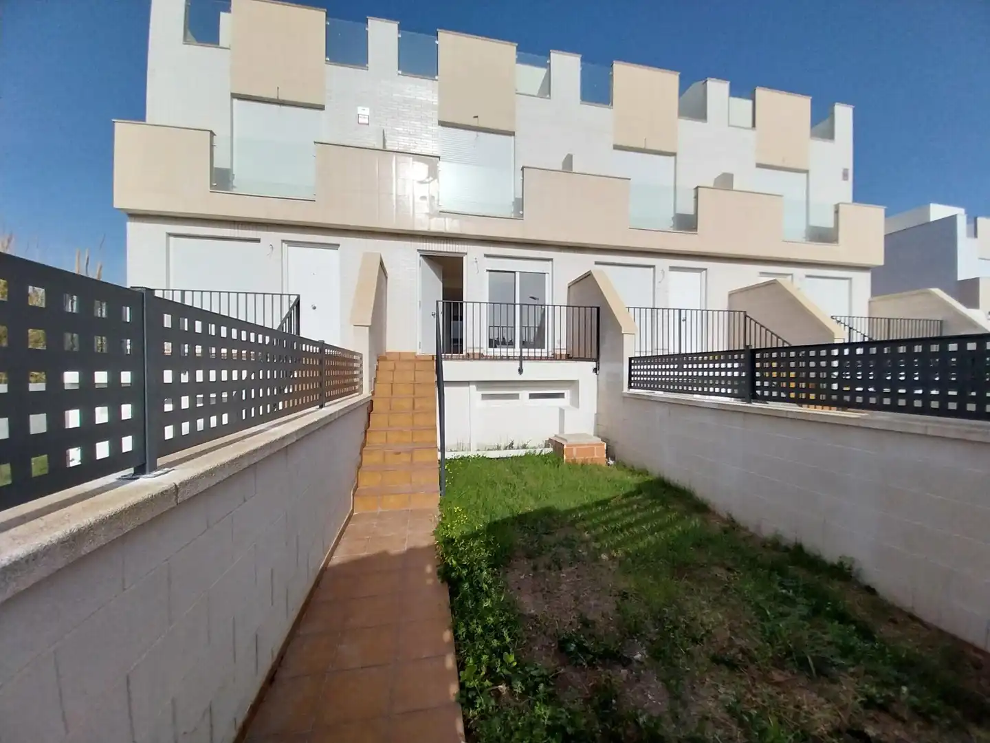 Vista exterior de Casa adosada en venda en Almazora / Almassora