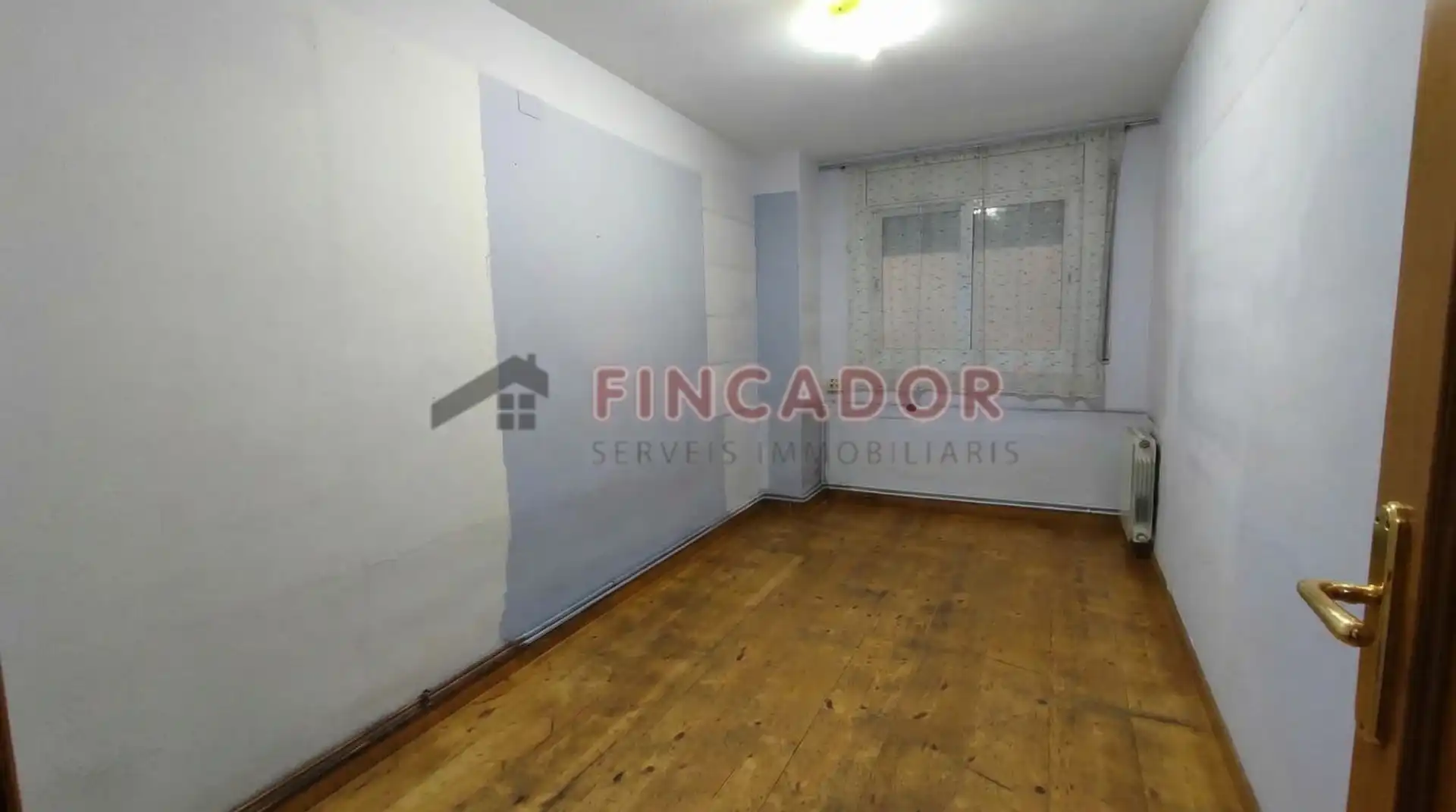 Habitación de Piso en venta en Cornellà de Llobregat con Calefacción, Parquet y Balcón