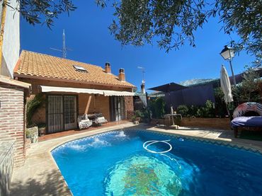 Xalet amb piscina en venda a Calle Higueras