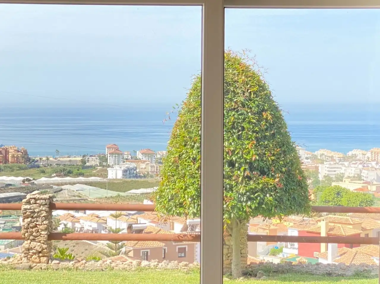 Vista exterior de Casa o xalet en venda en Torrox amb Aire condicionat, Jardí privat i Traster