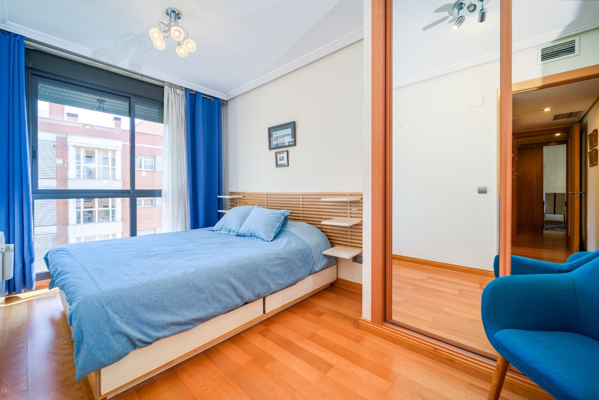 Bedroom of Flat for sale in  Madrid Capital  with Air Conditioner, Heating and Private garden