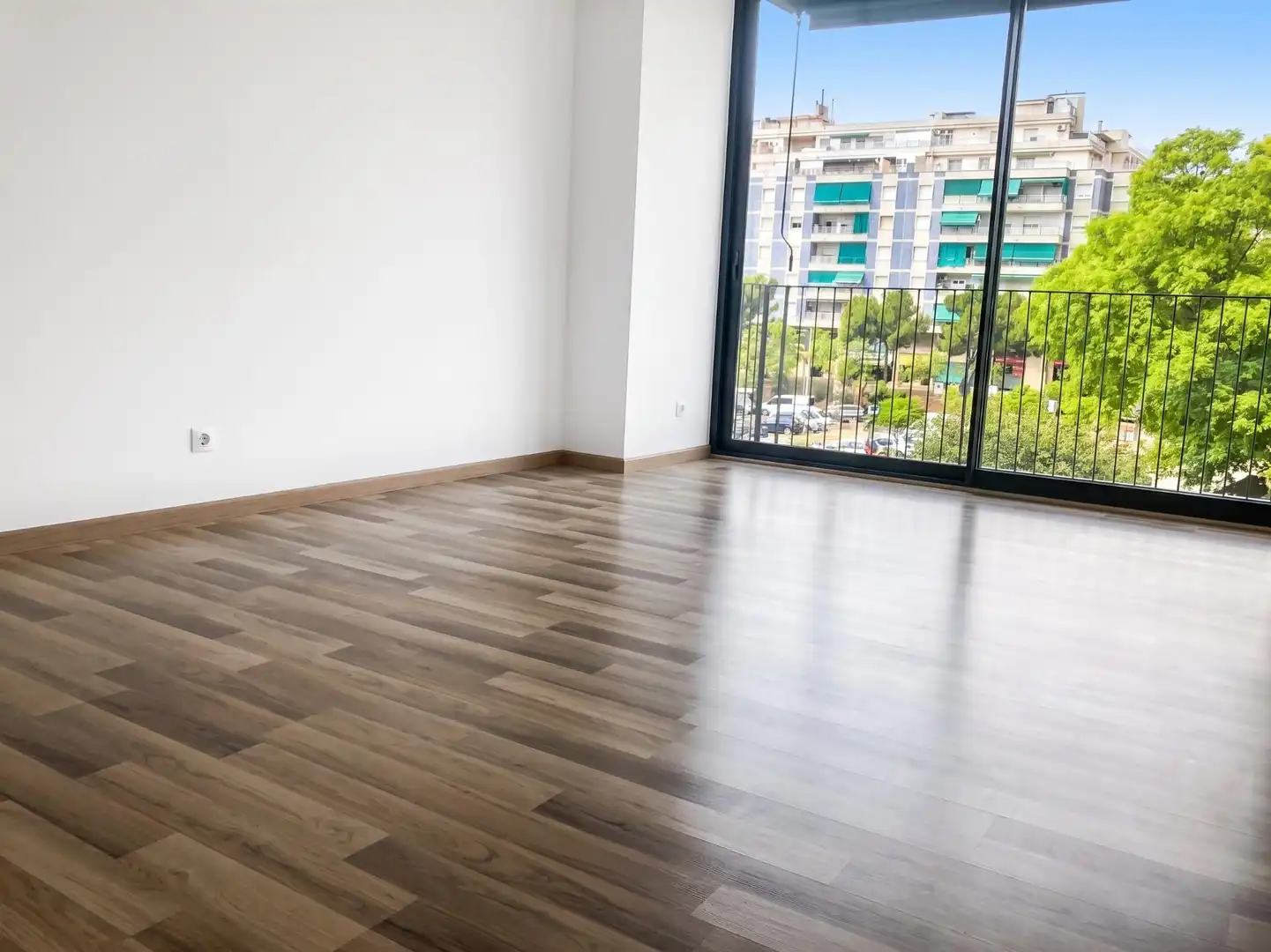 Sala de estar de Piso en venta en L'Hospitalet de Llobregat con Aire acondicionado, Calefacción y Jardín privado