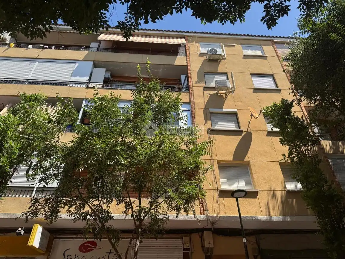 Vista exterior de Piso en venta en Zaragoza con Calefacción y Balcón