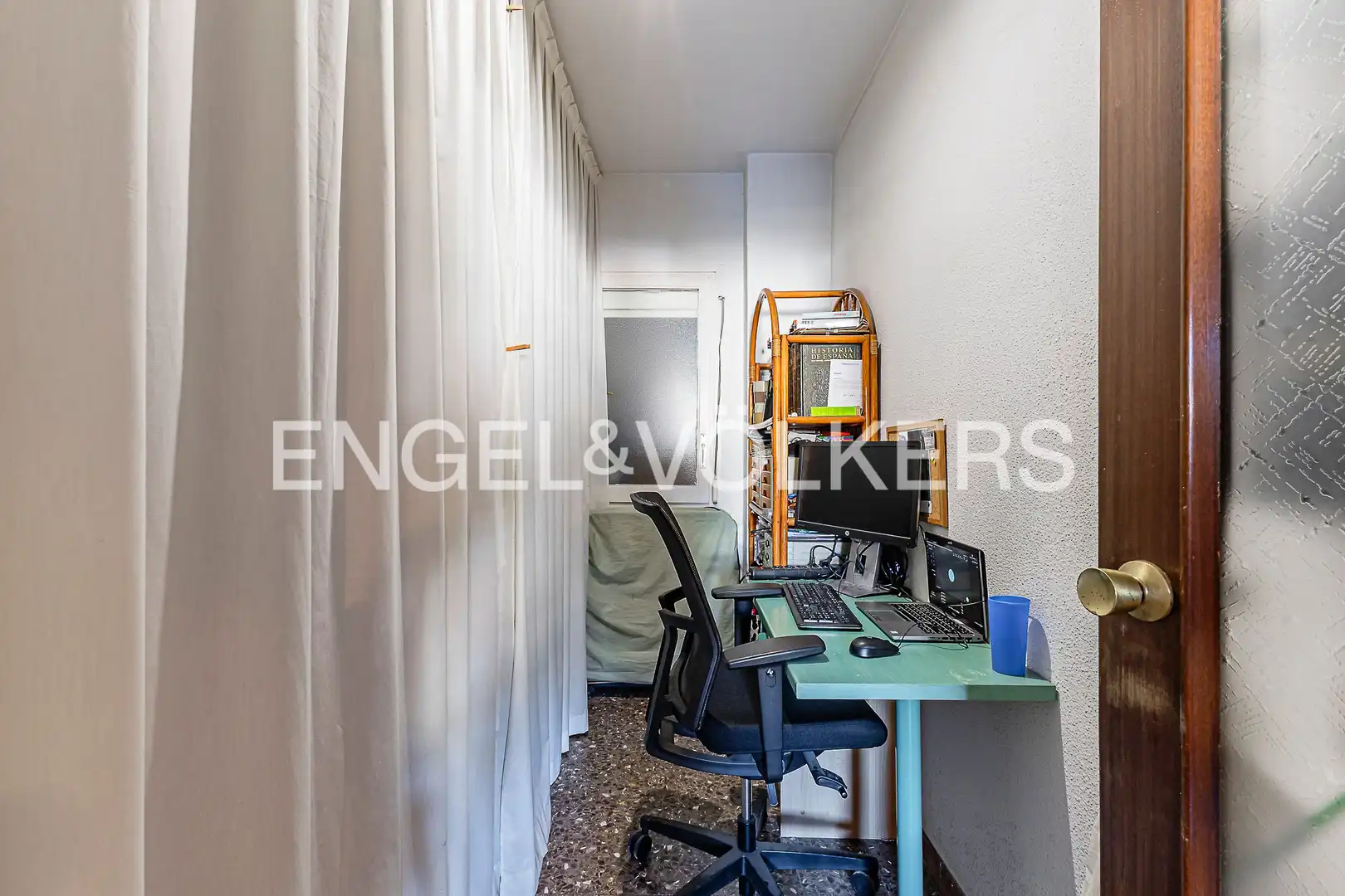 Piso en venta en Barcelona con Calefacción, Piscina y Balcón