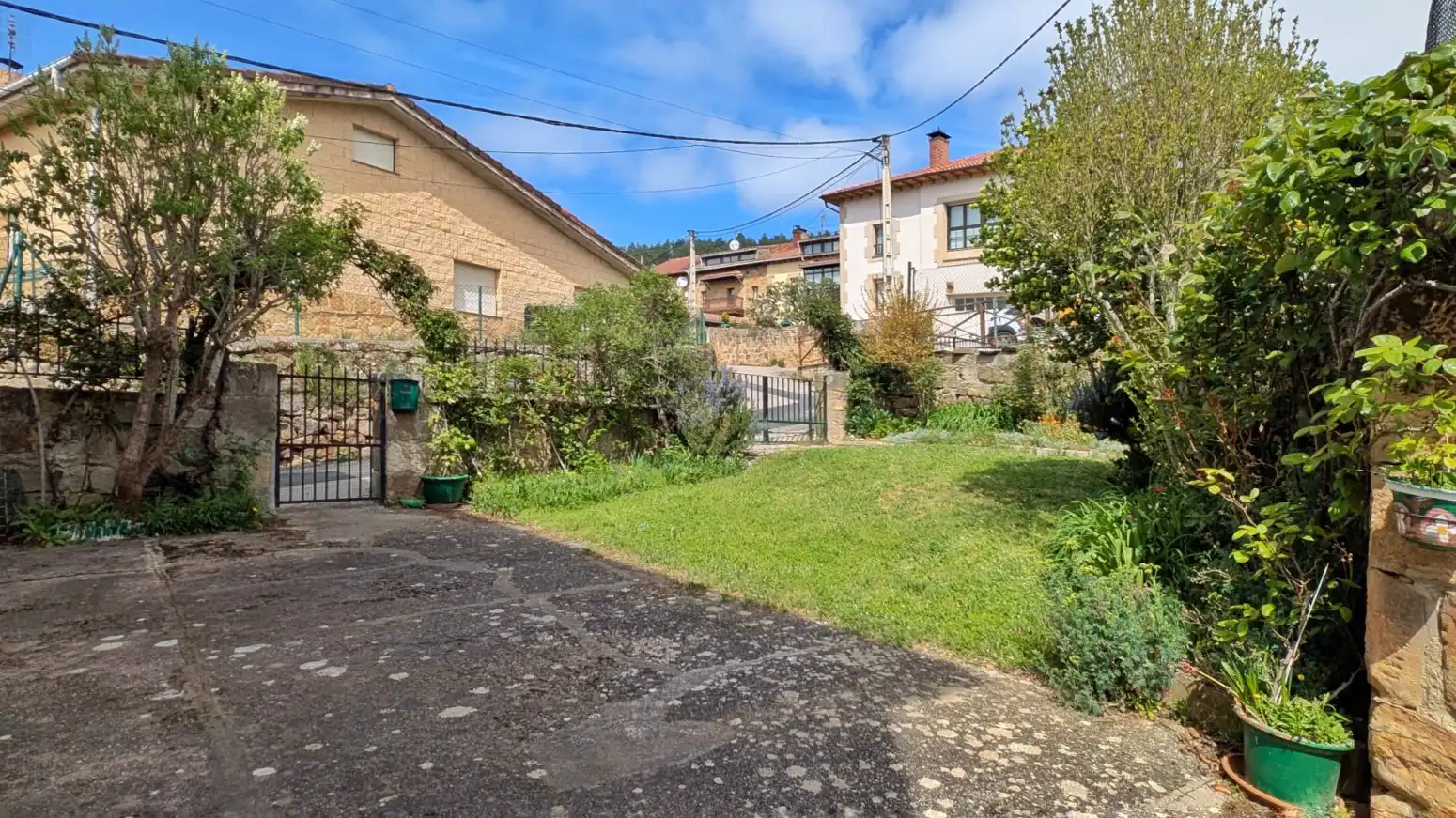 Exterior view of Detached homes for sale in Valderredible  with Heating, Private garden and Storage room