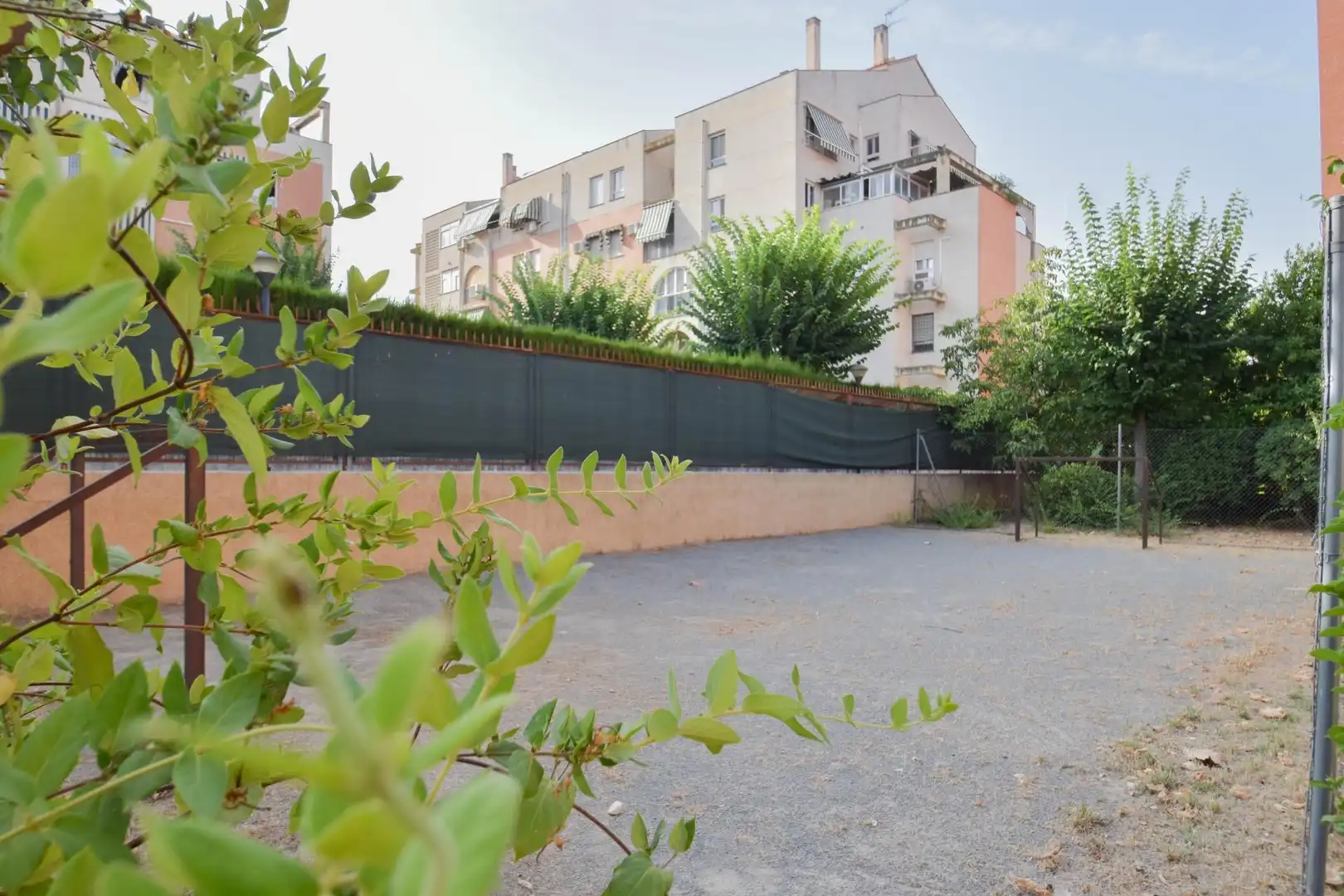 Vista exterior de Pis en venda en Granada amb Calefacció i Piscina comunitària