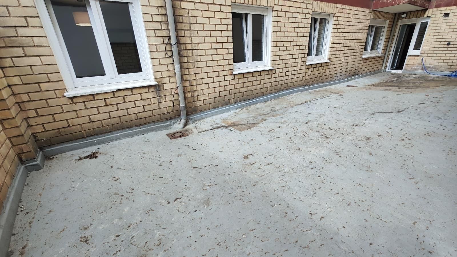 Vista exterior de Piso de alquiler en León Capital  con Calefacción y Terraza