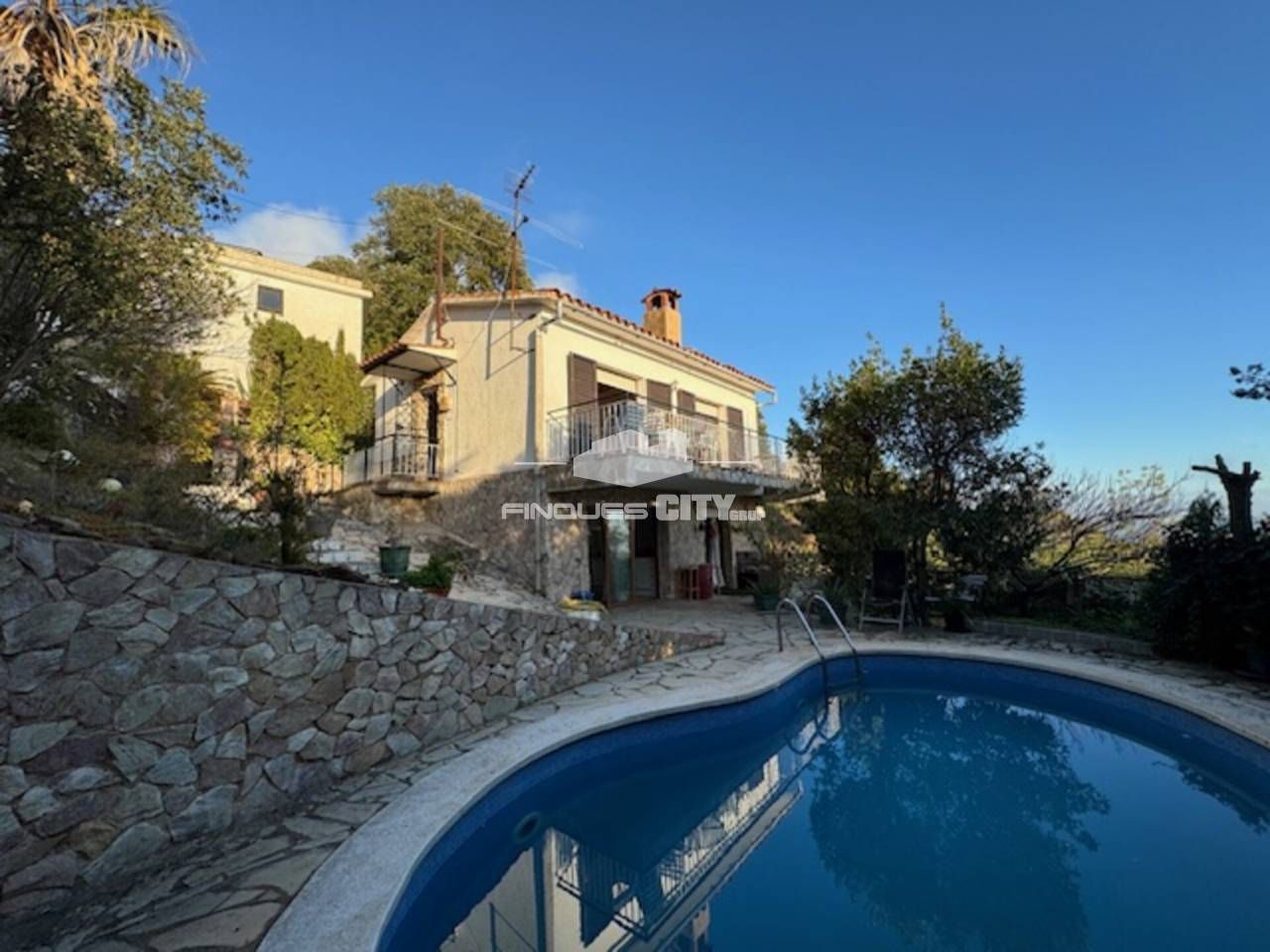 Vista exterior de Casa o xalet en venda en Calella amb Jardí privat, Terrassa i Piscina
