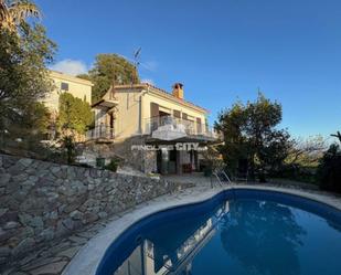 Vista exterior de Casa o xalet en venda en Calella amb Jardí privat, Terrassa i Piscina