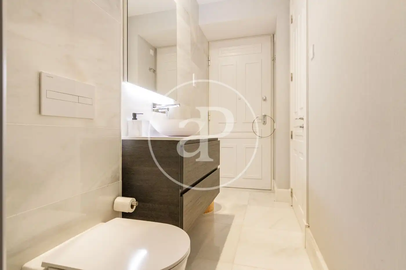 Bathroom of Flat for rent in Madrid  with Air Conditioner, Heating and Furnished