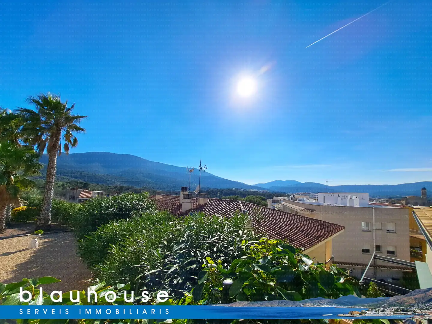 Vista exterior de Apartament en venda en Llançà amb Aire condicionat, Parquet i Terrassa