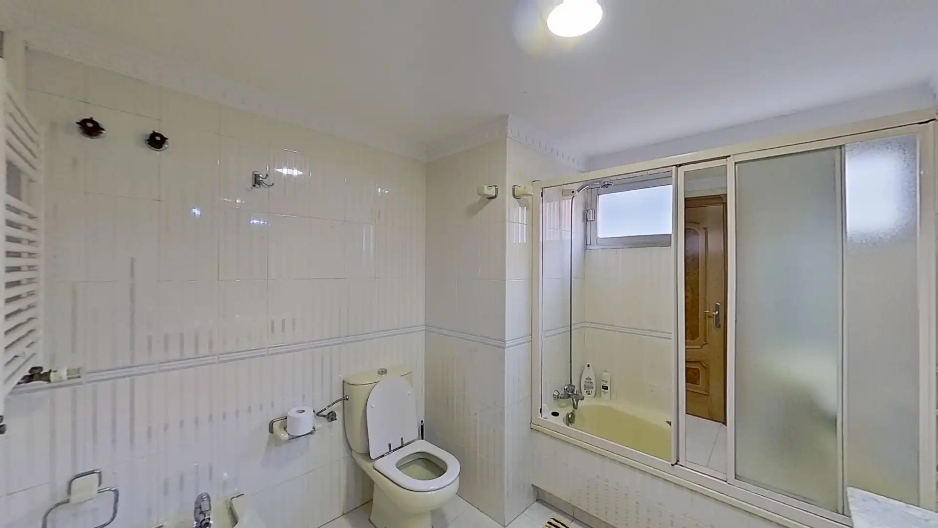 Bathroom of Flat for sale in Málaga  with Air Conditioner and Furnished