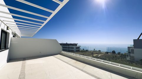 Luminoso ático de 2 dormitorios con amplia terraza y vistas abiertas en Casares Playa