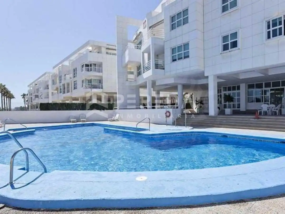 Vista exterior de Apartamento en venta en Roquetas de Mar con Aire acondicionado, Terraza y Amueblado