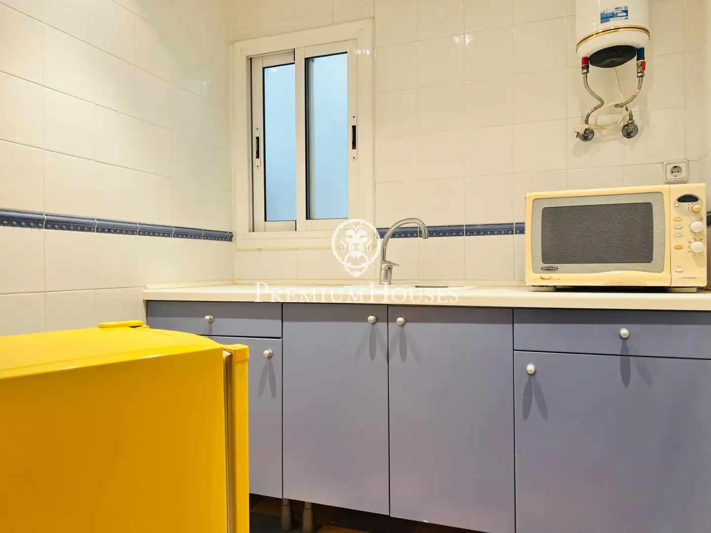 Cocina de Oficina de alquiler en Castelldefels con Aire acondicionado, Calefacción y Trastero