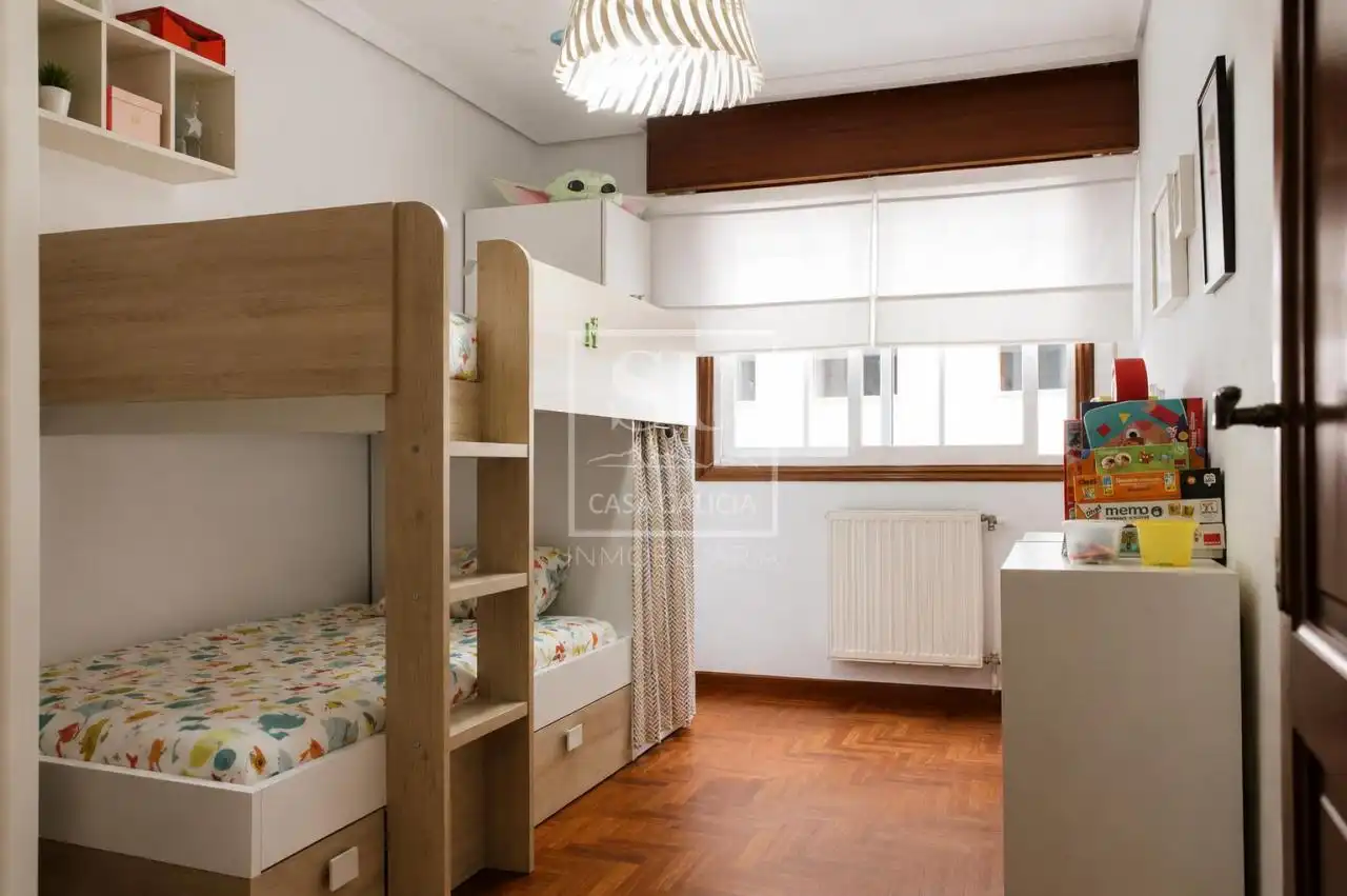 Bedroom of Flat for sale in Nigrán  with Heating, Parquet flooring and Storage room