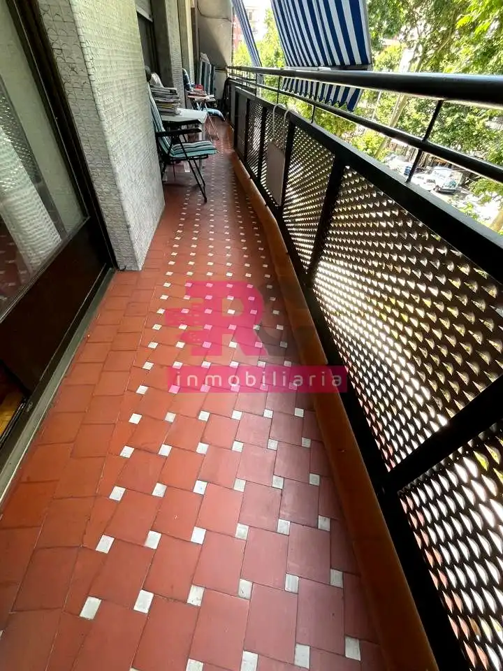 Flat for rent in Salesas