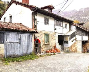 Vista exterior de Casa o xalet en venda en Caso amb Calefacció i Piscina