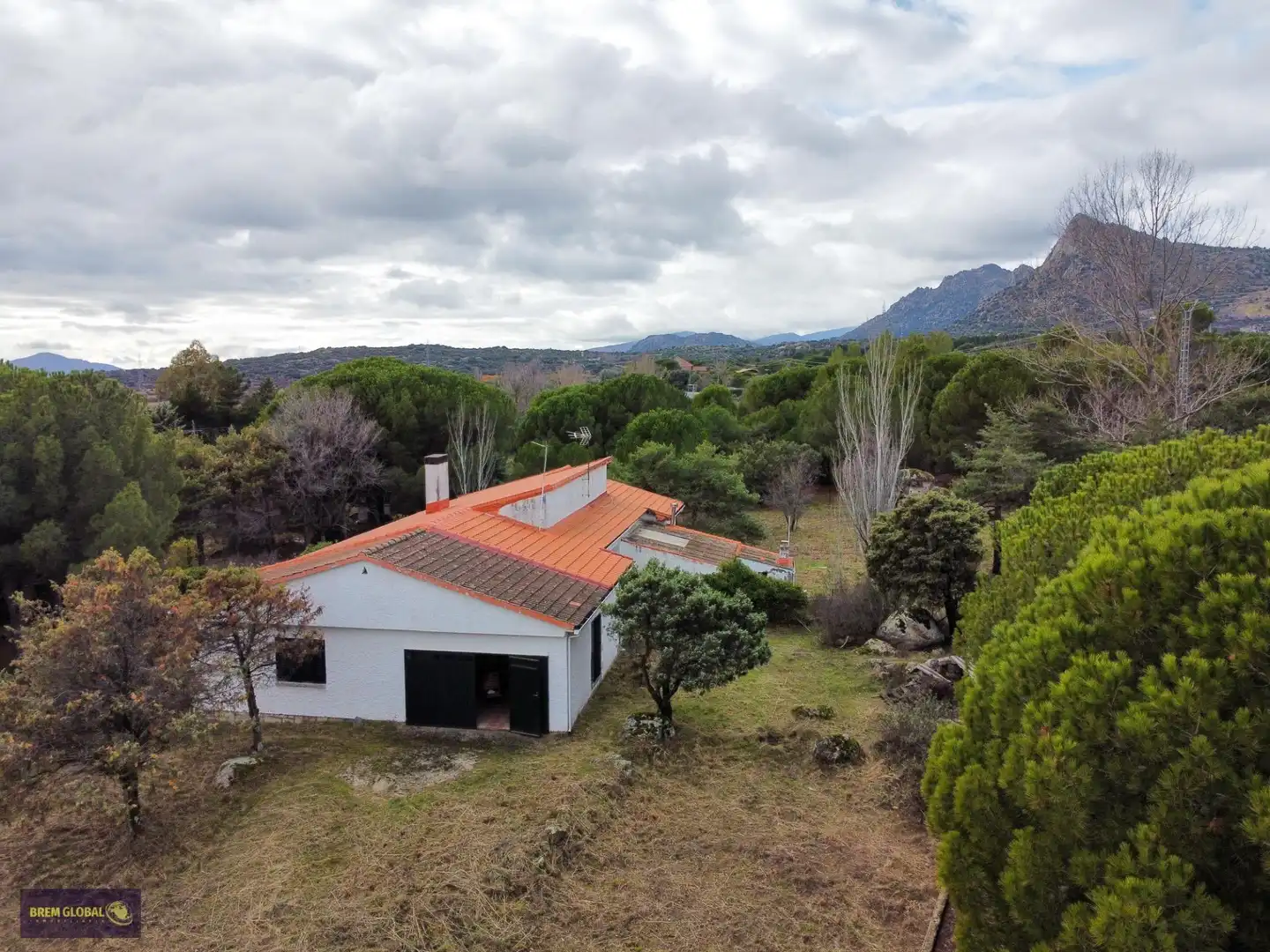 Vista exterior de Casa adosada en venta en El Berrueco con Jardín privado, Trastero y Amueblado