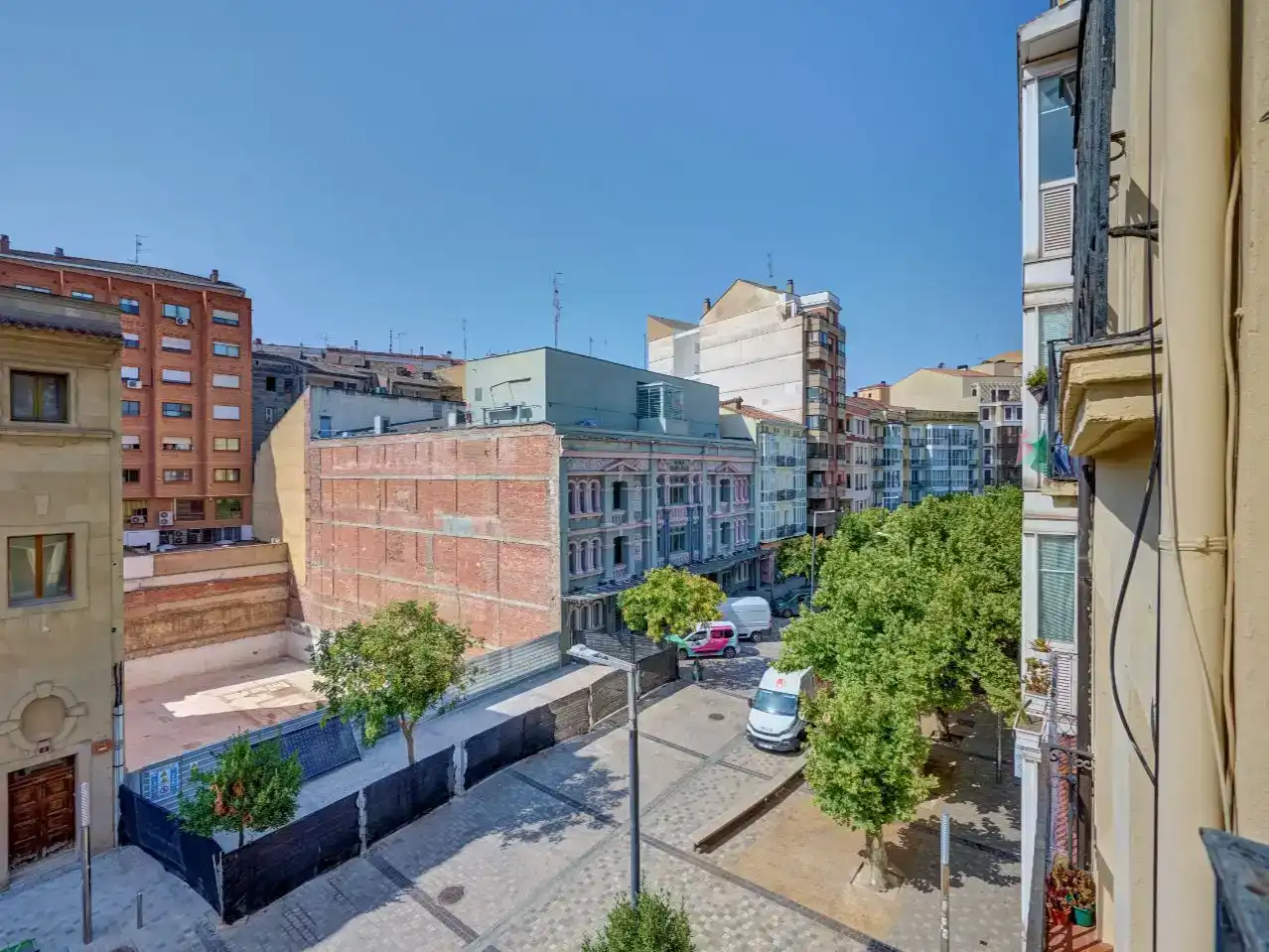 Vista exterior de Pis en venda en  Logroño
