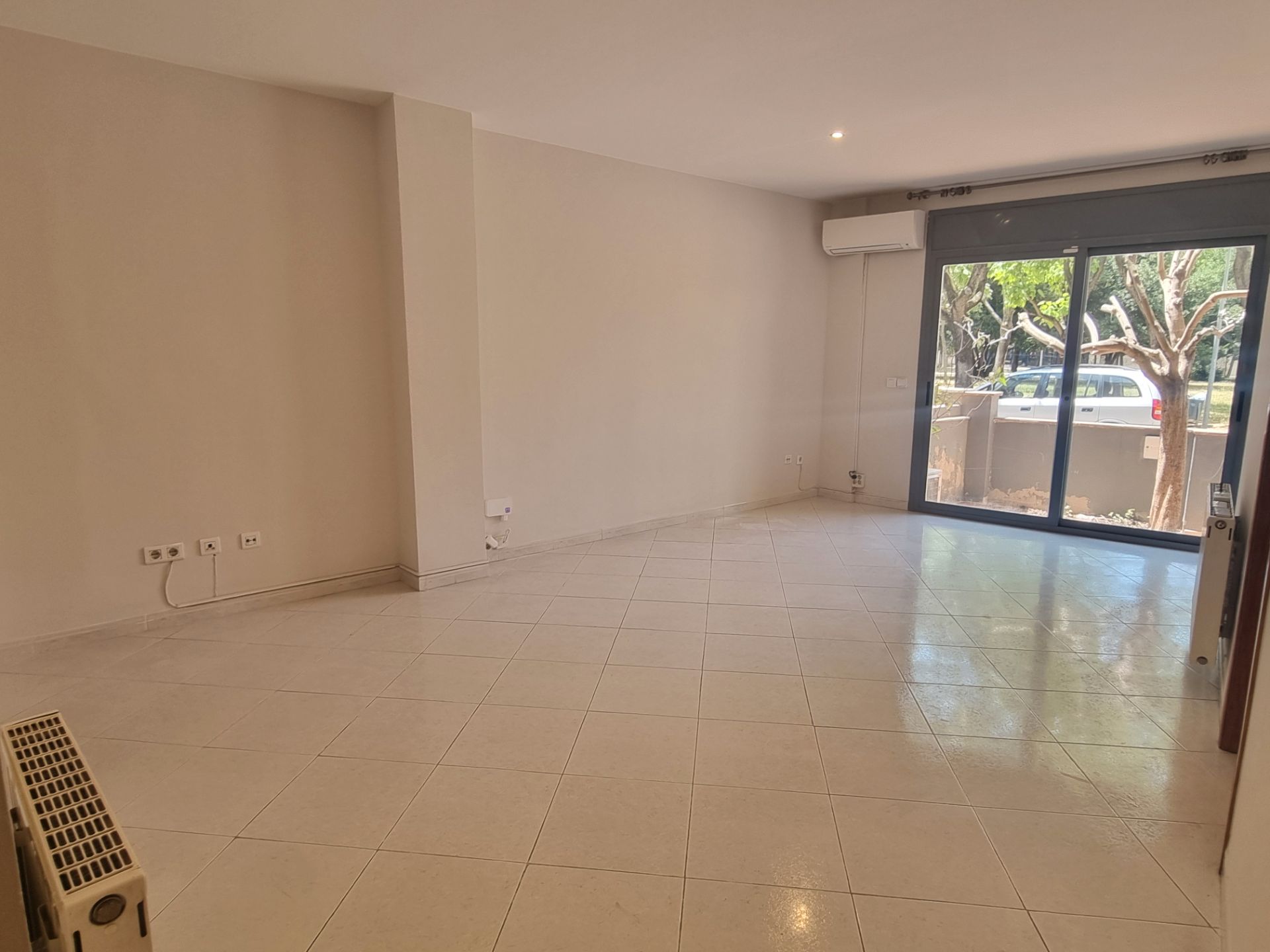Planta baja for sale in Girona Capital  with Air Conditioner, Heating and Terrace
