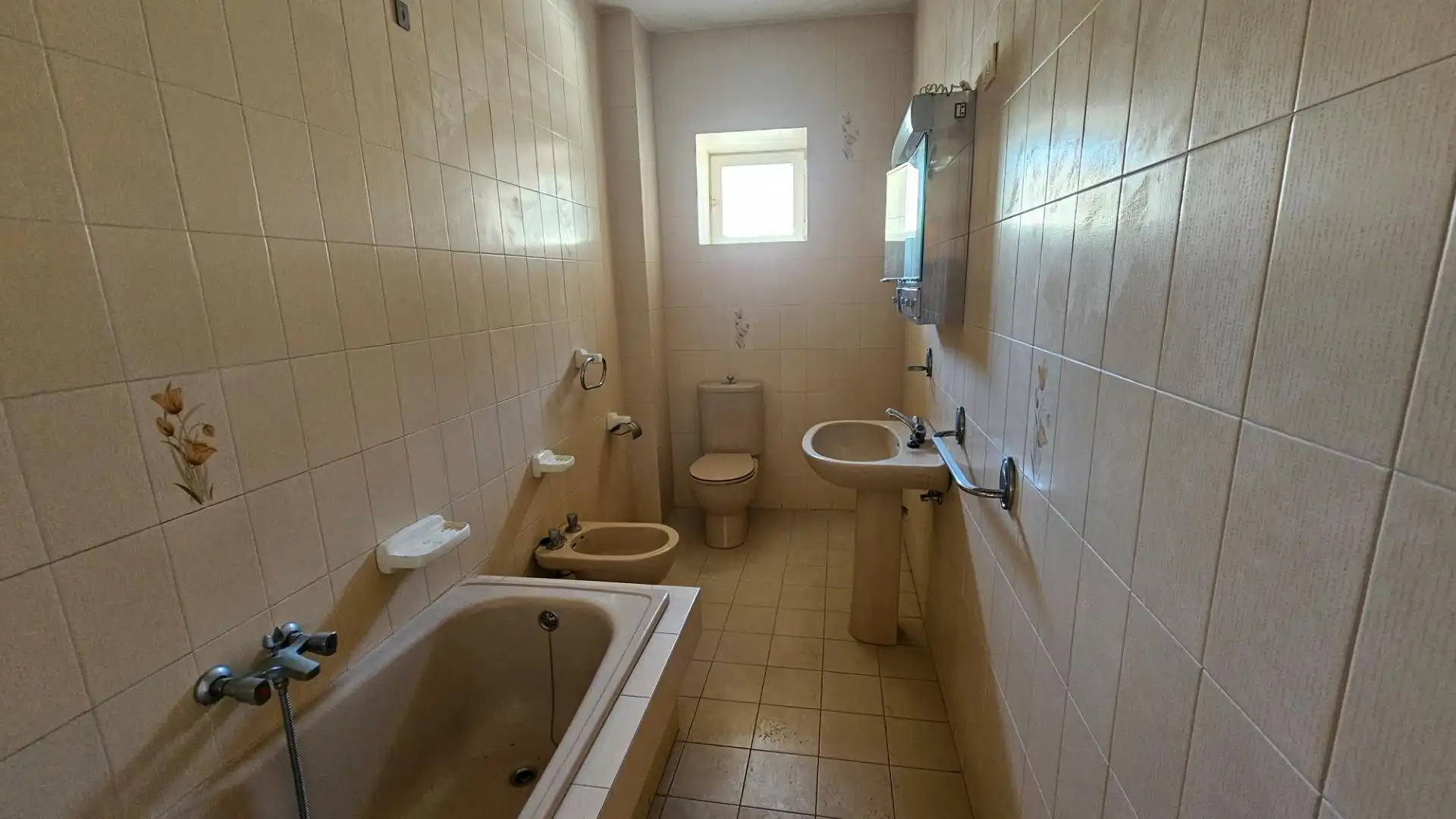 Badezimmer von Gebäude zum Verkauf in Cee