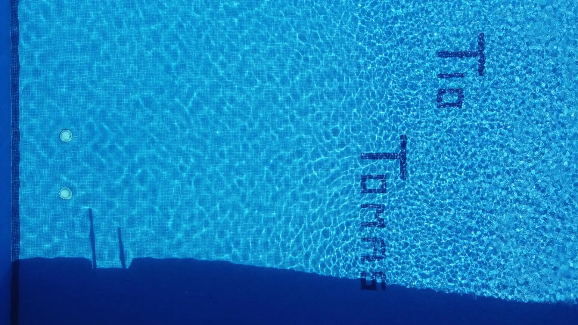 Schwimmbecken von Gebäude zum Verkauf in Turre