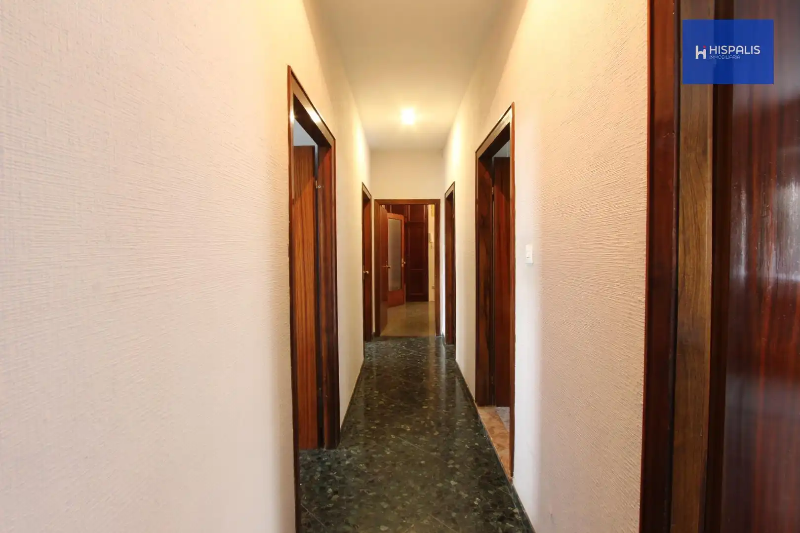 Wohnung zum Verkauf in Sevilla mit Klimaanlage und Terrasse