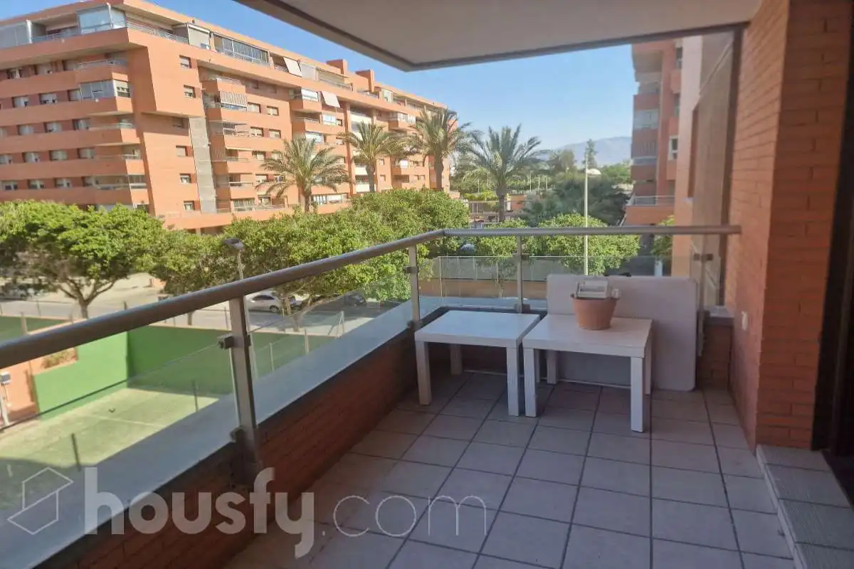 Vista exterior de Pis de lloguer en Almería amb Aire condicionat, Calefacció i Terrassa