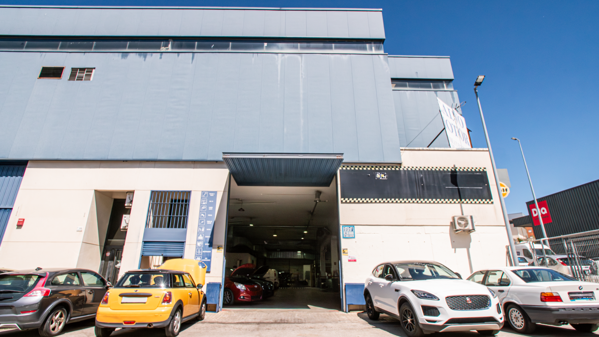 Exterior view of Industrial buildings for sale in Alcobendas