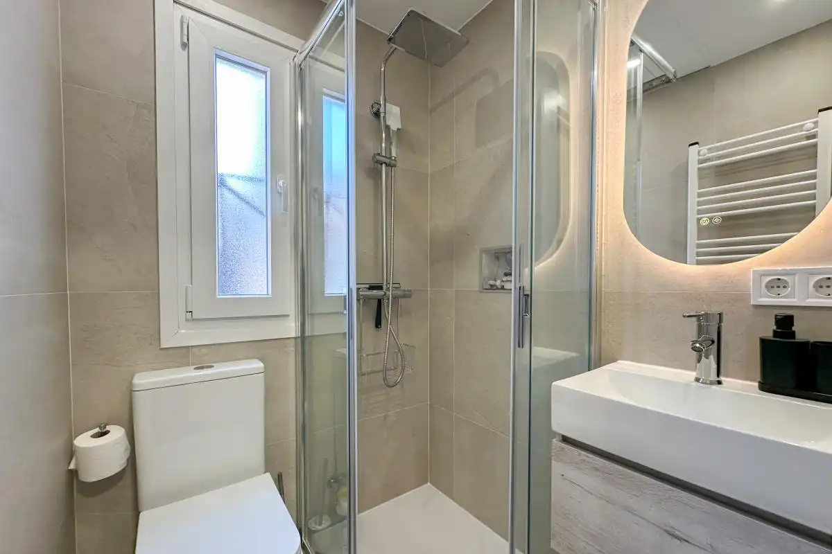 Baño de Ático de alquiler en Madrid con Aire acondicionado, Calefacción y Terraza