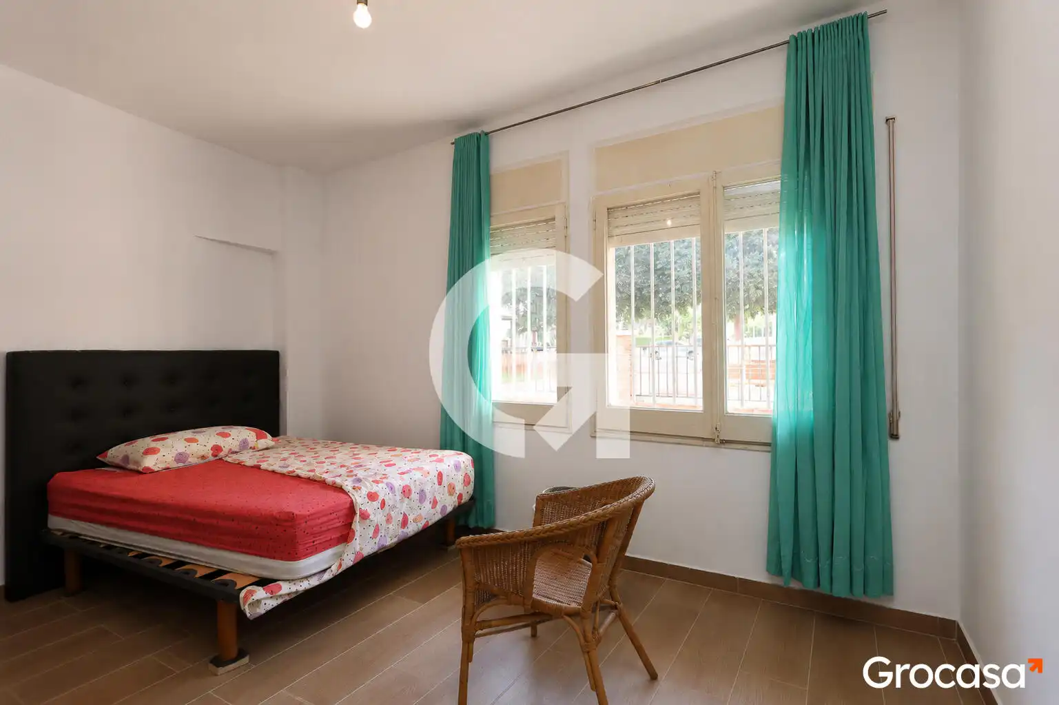 Schlafzimmer von Erdgeschoss zum Verkauf in Gavà mit Klimaanlage, Heizung und Ofen