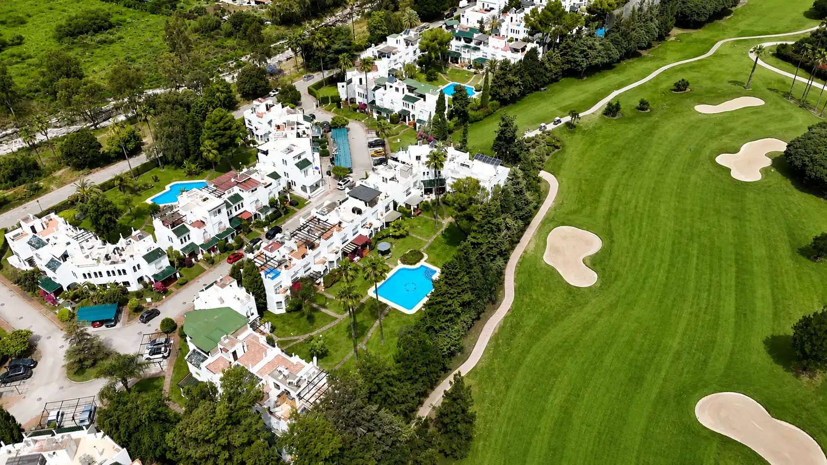 Vista exterior de Casa adosada en venta en Marbella con Aire acondicionado, Terraza y Piscina