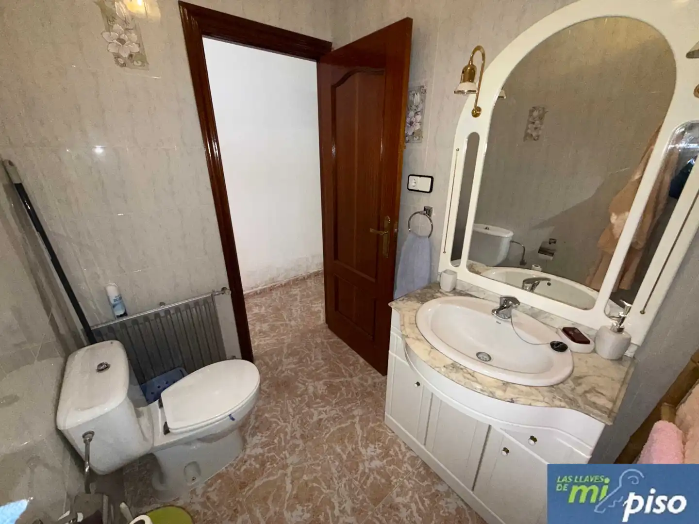 Bany de Casa o xalet en venda en Nava del Rey amb Calefacció, Jardí privat i Terrassa