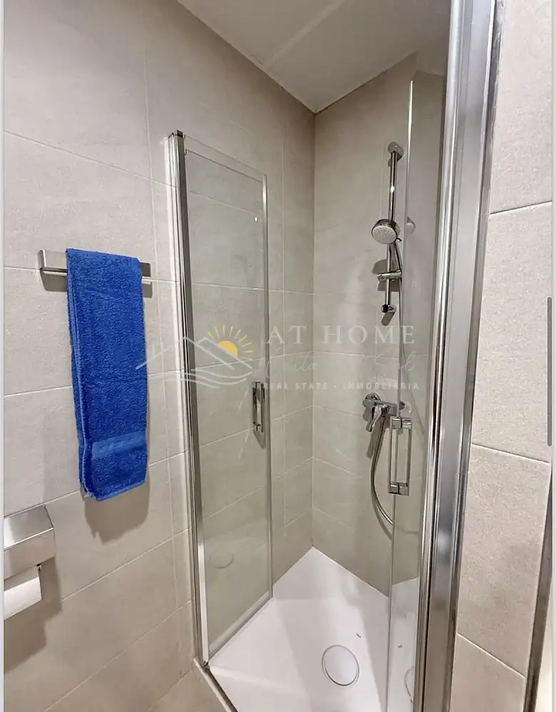 Badezimmer von Wohnungen zur Miete in Málaga mit Terrasse, Schwimmbad und Ofen