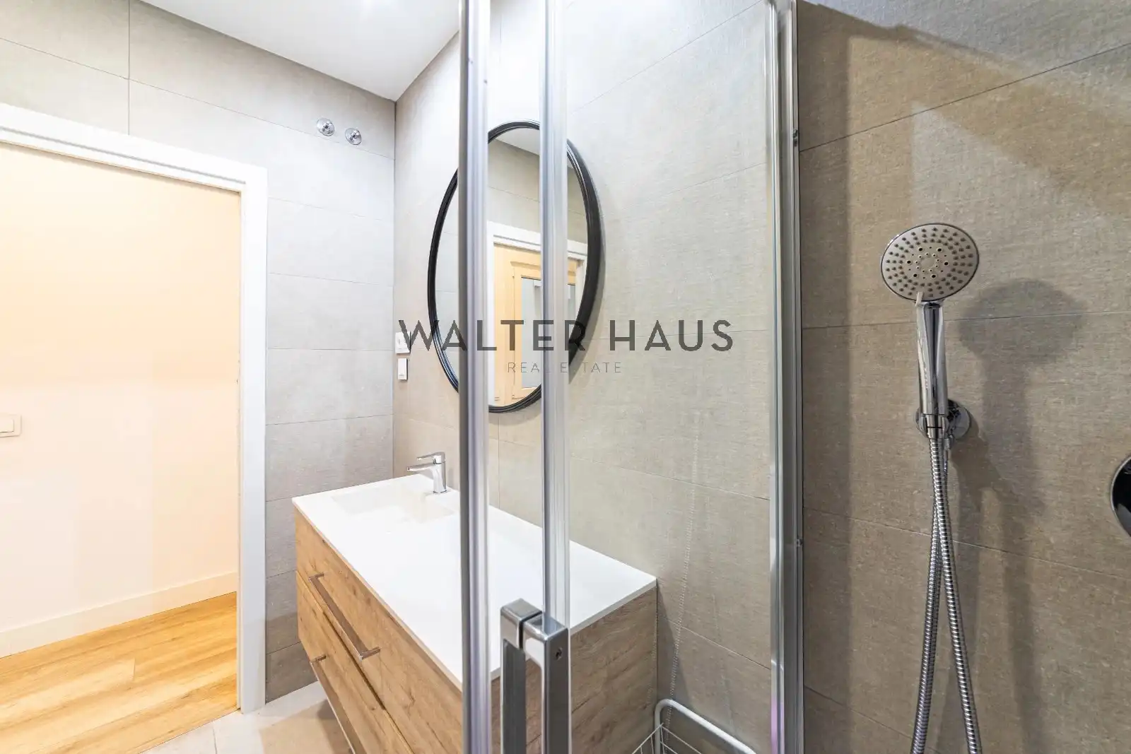 Bathroom of Flat for sale in Madrid  with Air Conditioner, Heating and Furnished