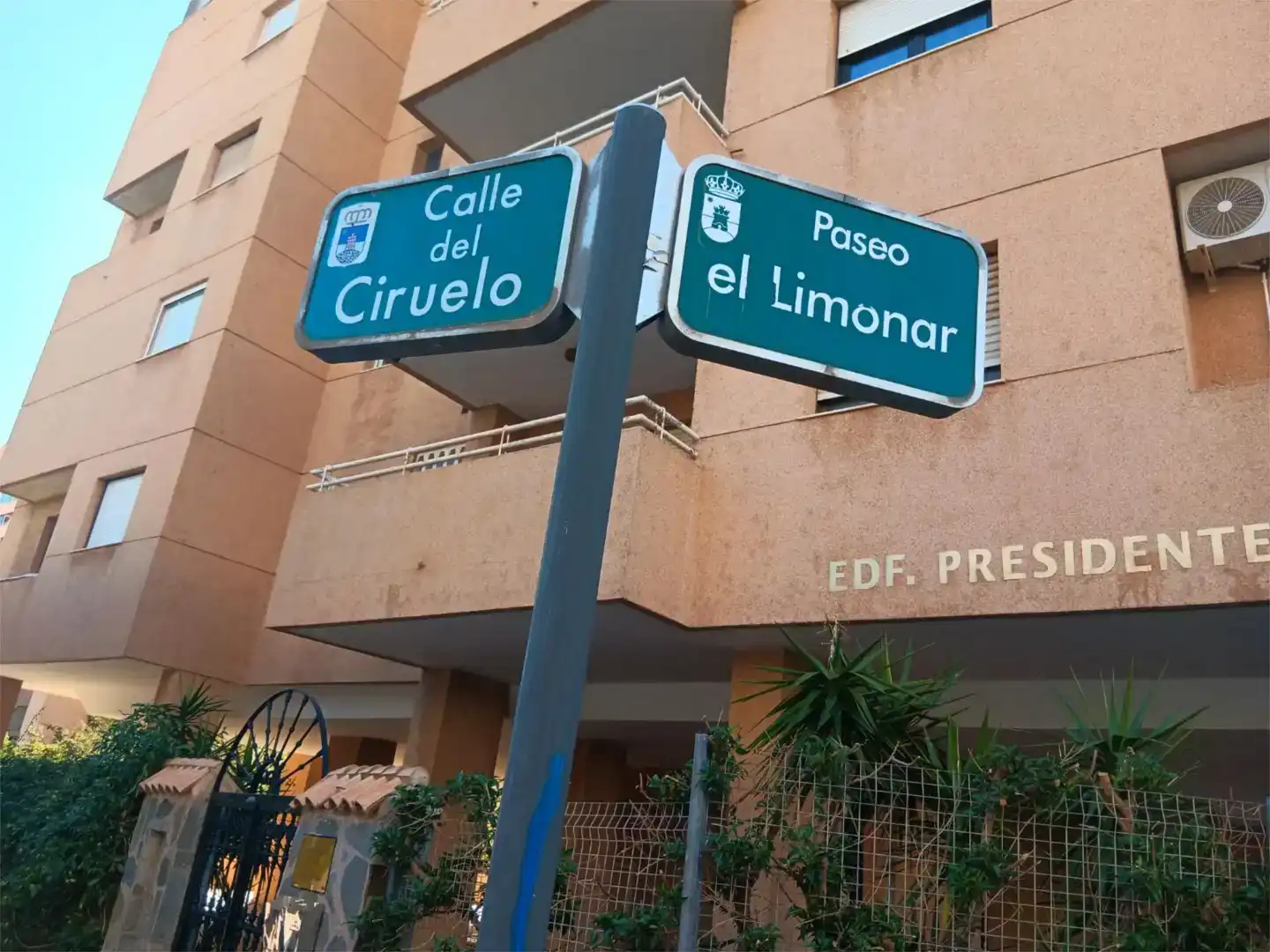 Vista exterior de Piso en venta en Roquetas de Mar con Piscina y Amueblado